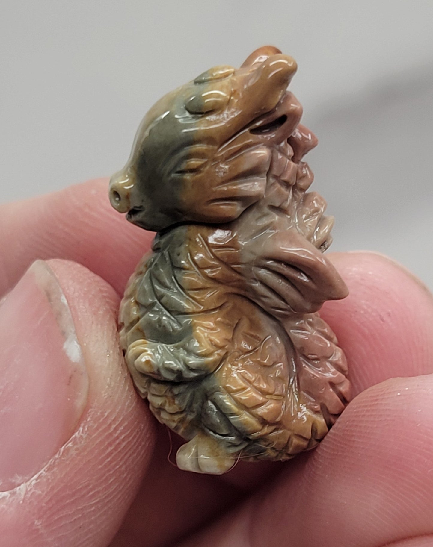 Alashan Agate mini carving - Dragon