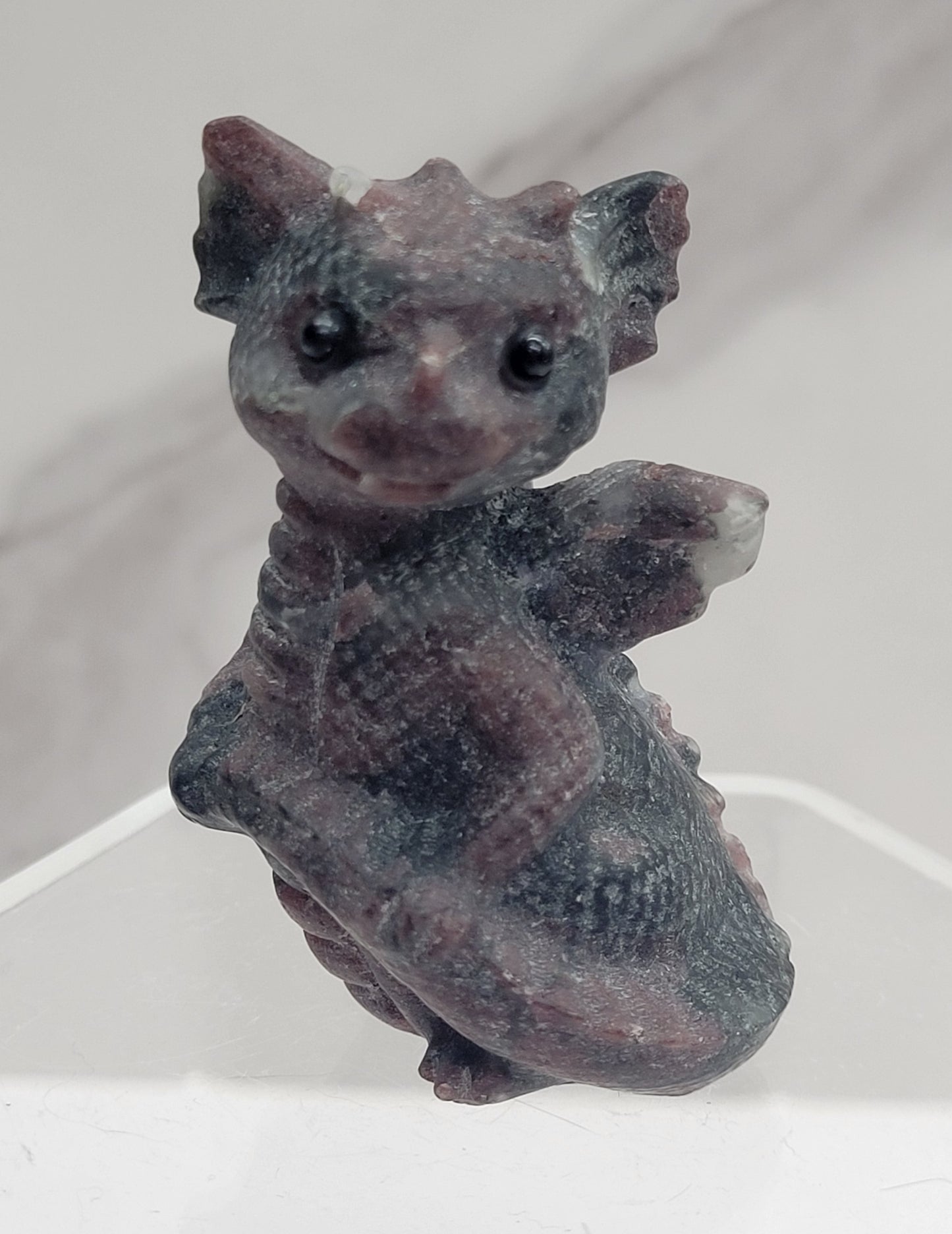 Dragon standing carving (M)