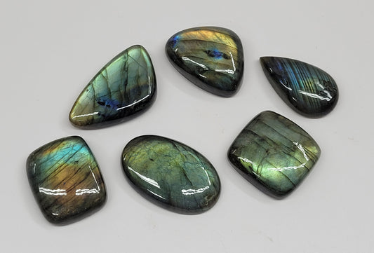 Labradorite cabachon