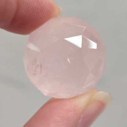 Faceted mini spheres