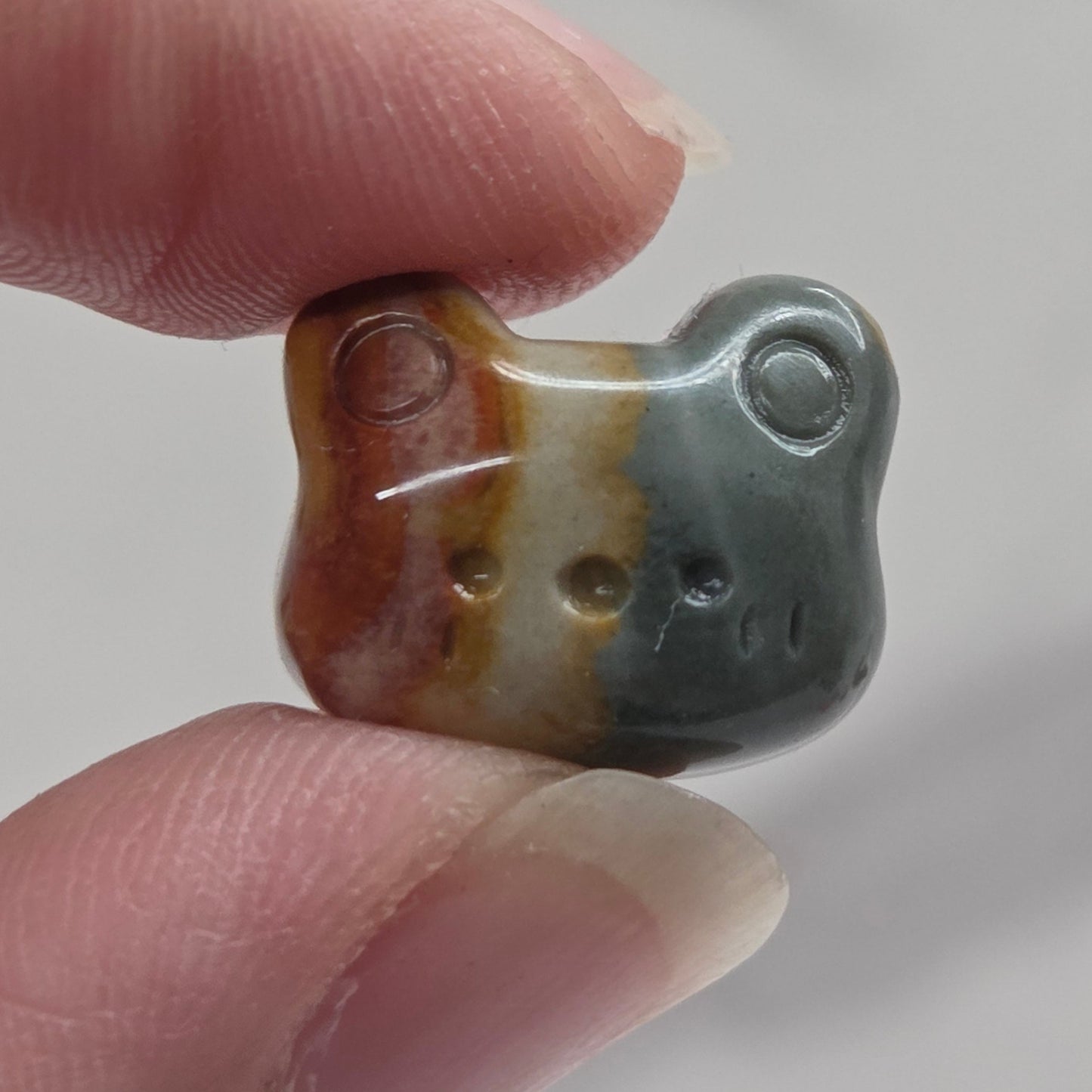 Alashan Agate mini carving - Bear head