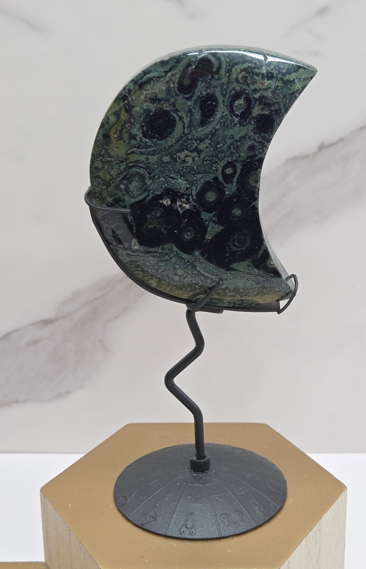 Kambaba moon