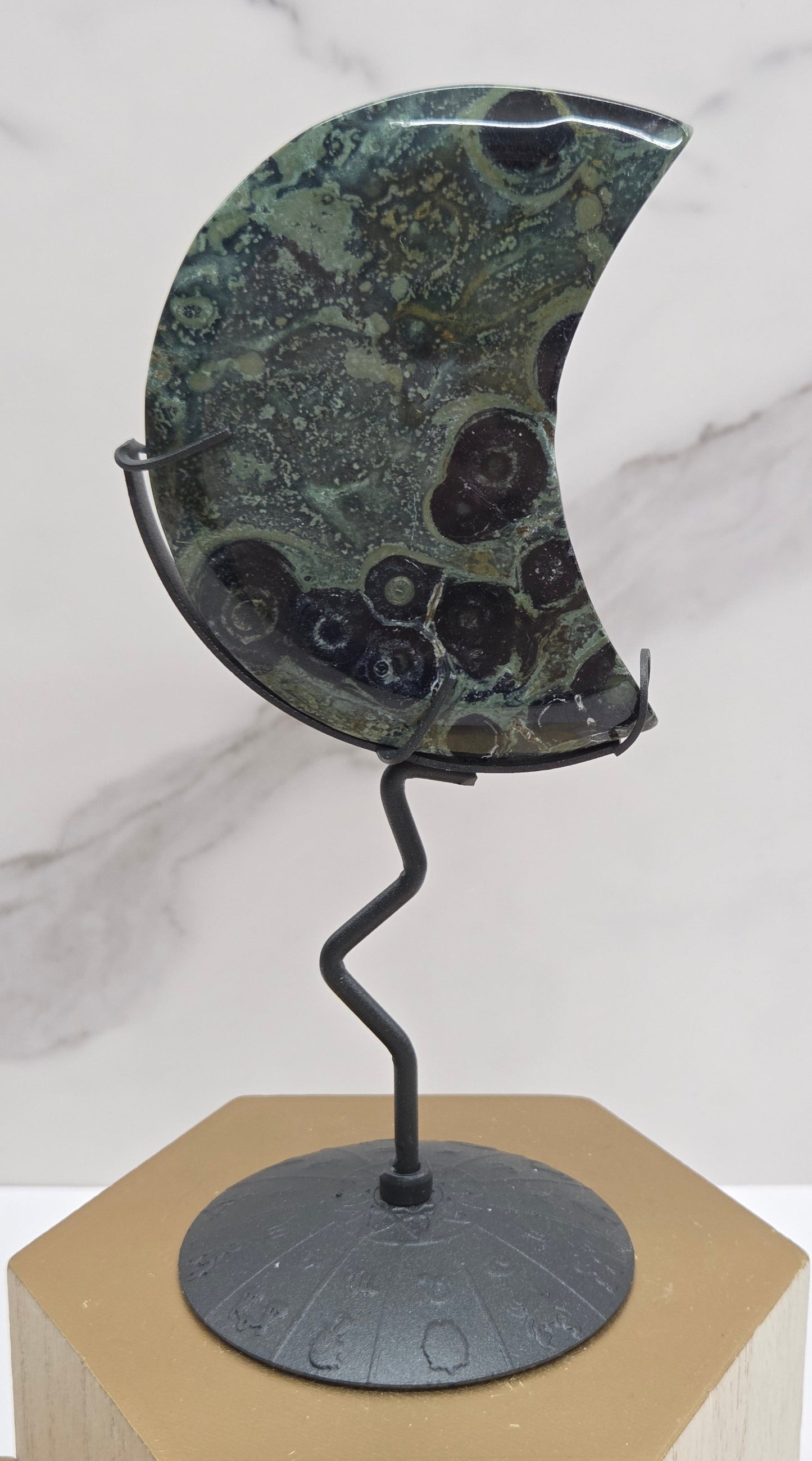 Kambaba moon