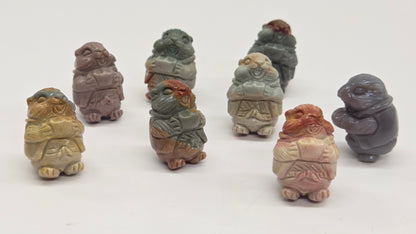 Alashan Agate mini carving - Hamster/Woodchuck