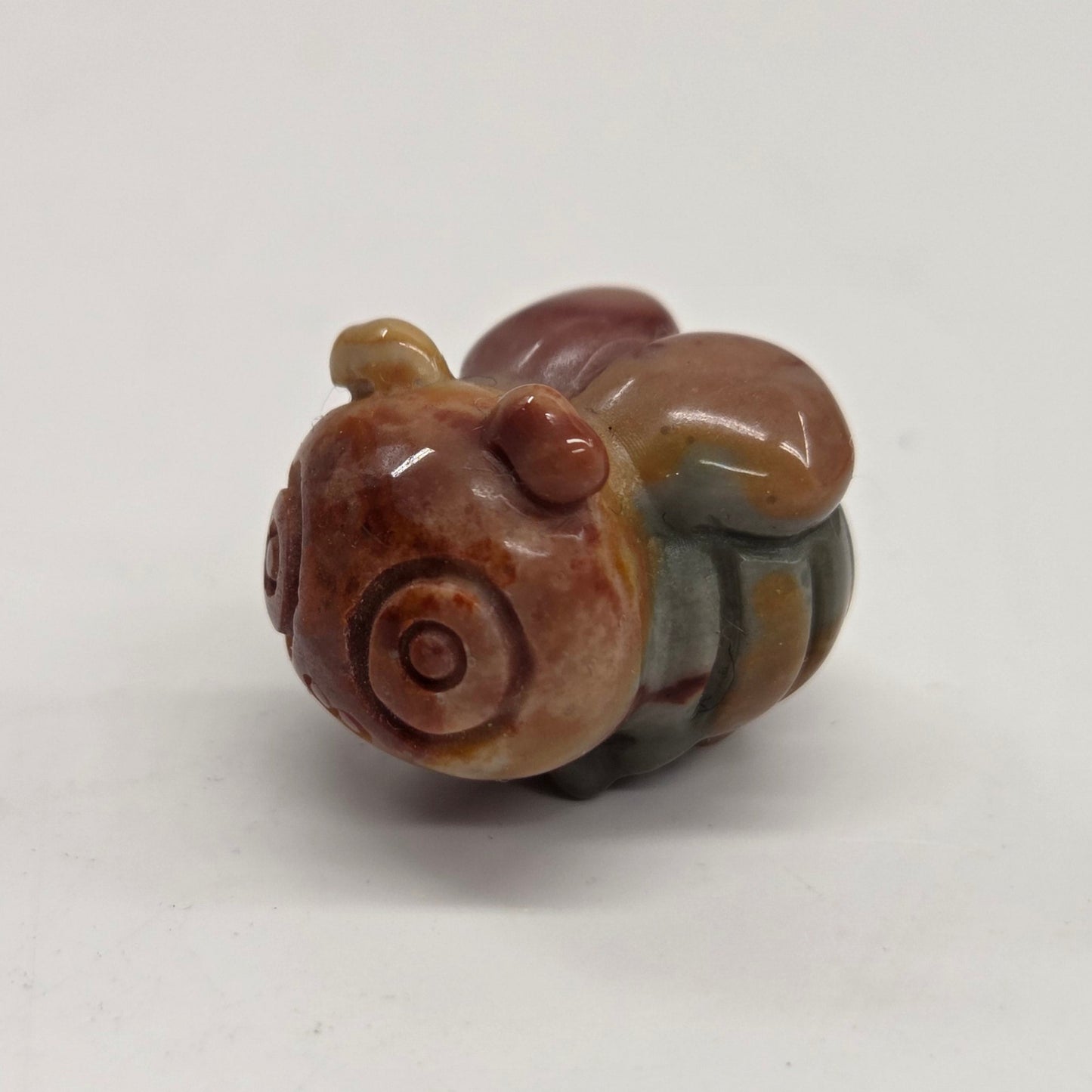 Alashan Agate mini carving - Bumblebee
