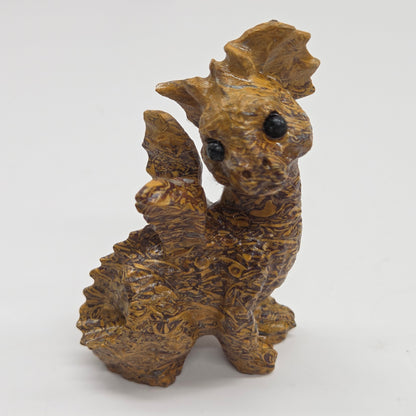 Dragon side sitting carving (M)