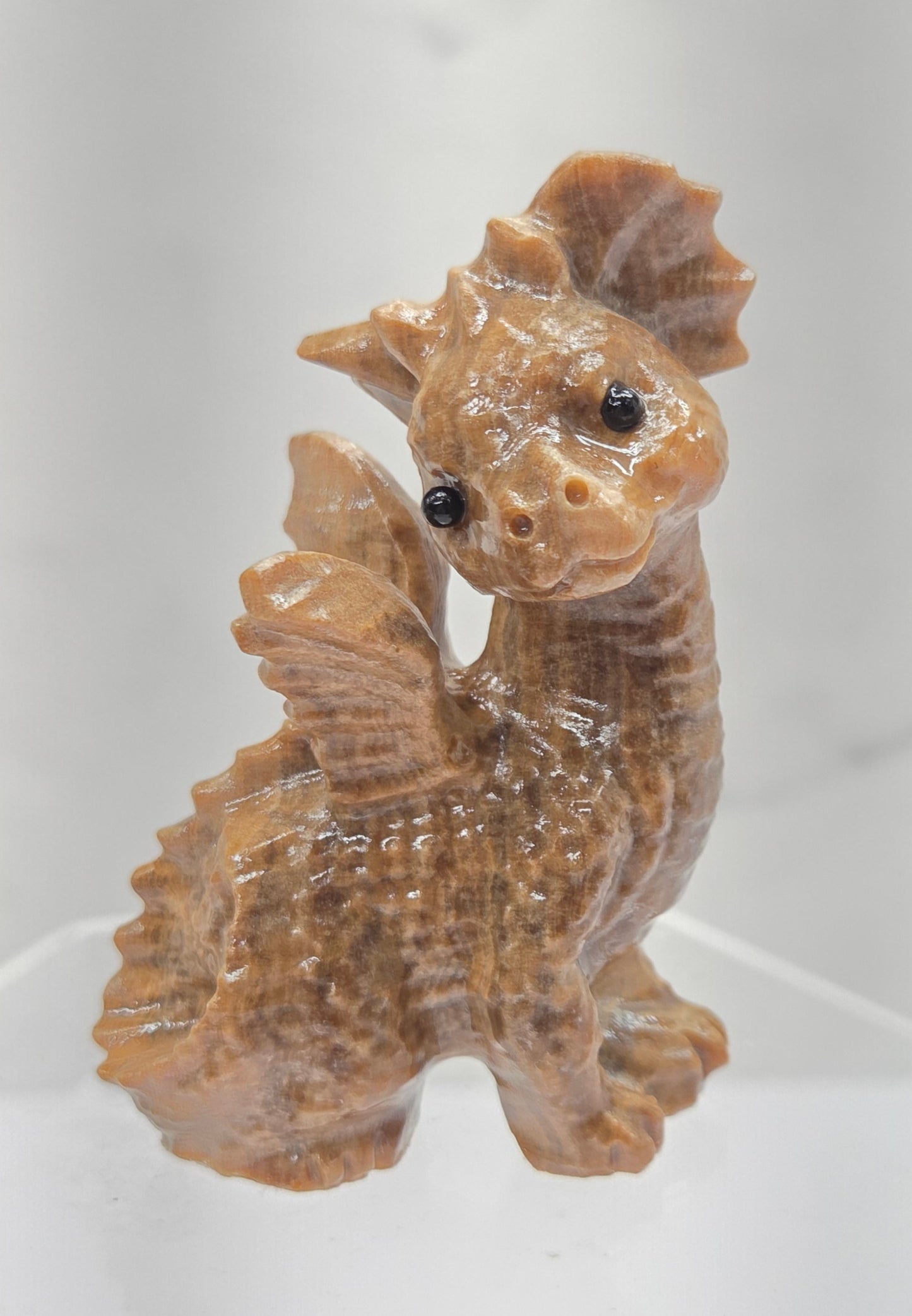 Dragon side sitting carving (M)