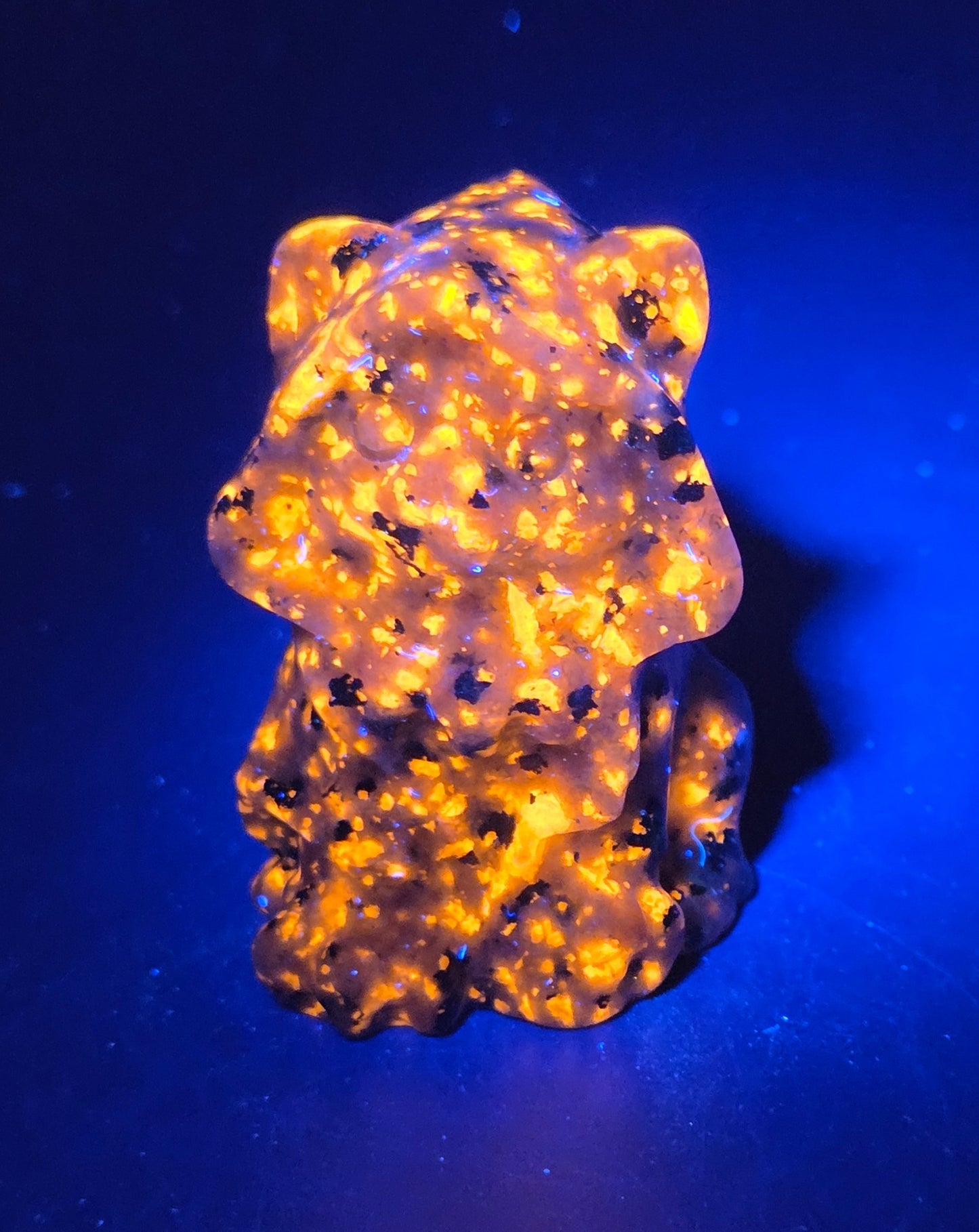 Hooded cat/kitty carving