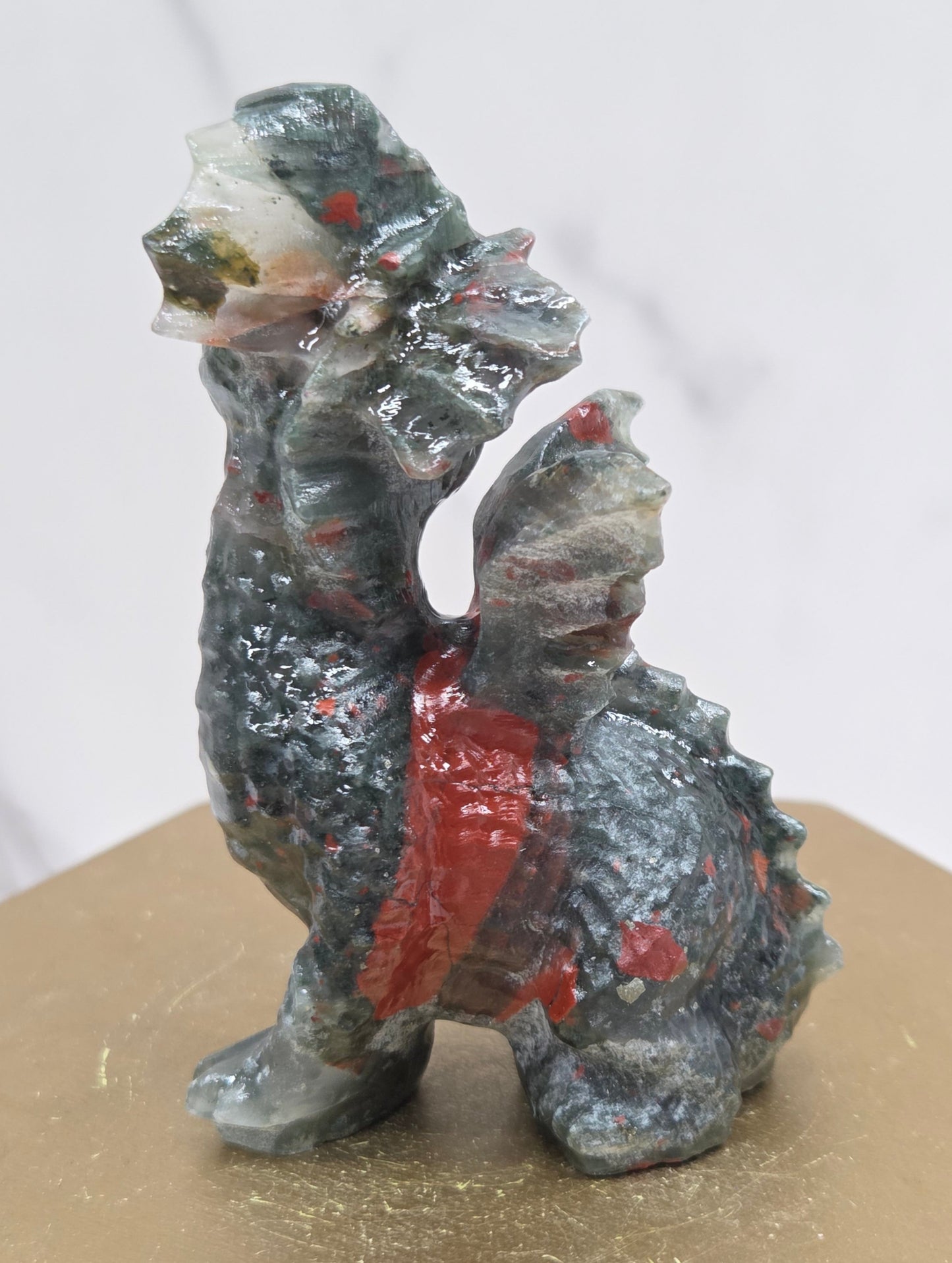 Dragon side sitting carving (M)