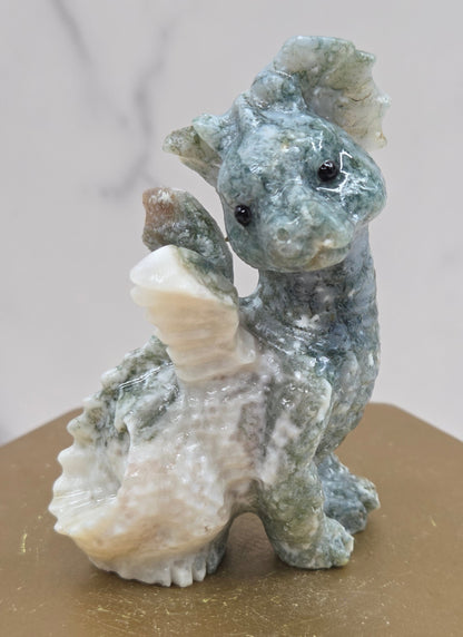 Dragon side sitting carving (M)