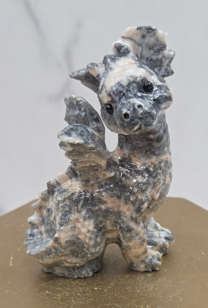 Dragon side sitting carving (M)