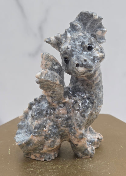Dragon side sitting carving (M)
