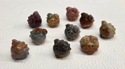 Alashan Agate mini carving - Toad/Frog