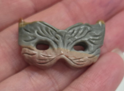 Alashan Agate mini carving - Masquerade mask