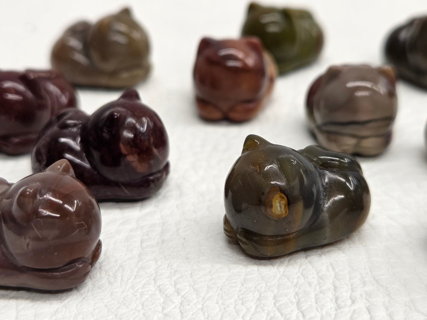 Alashan Agate mini carving - chunky sleeping kitty/cat