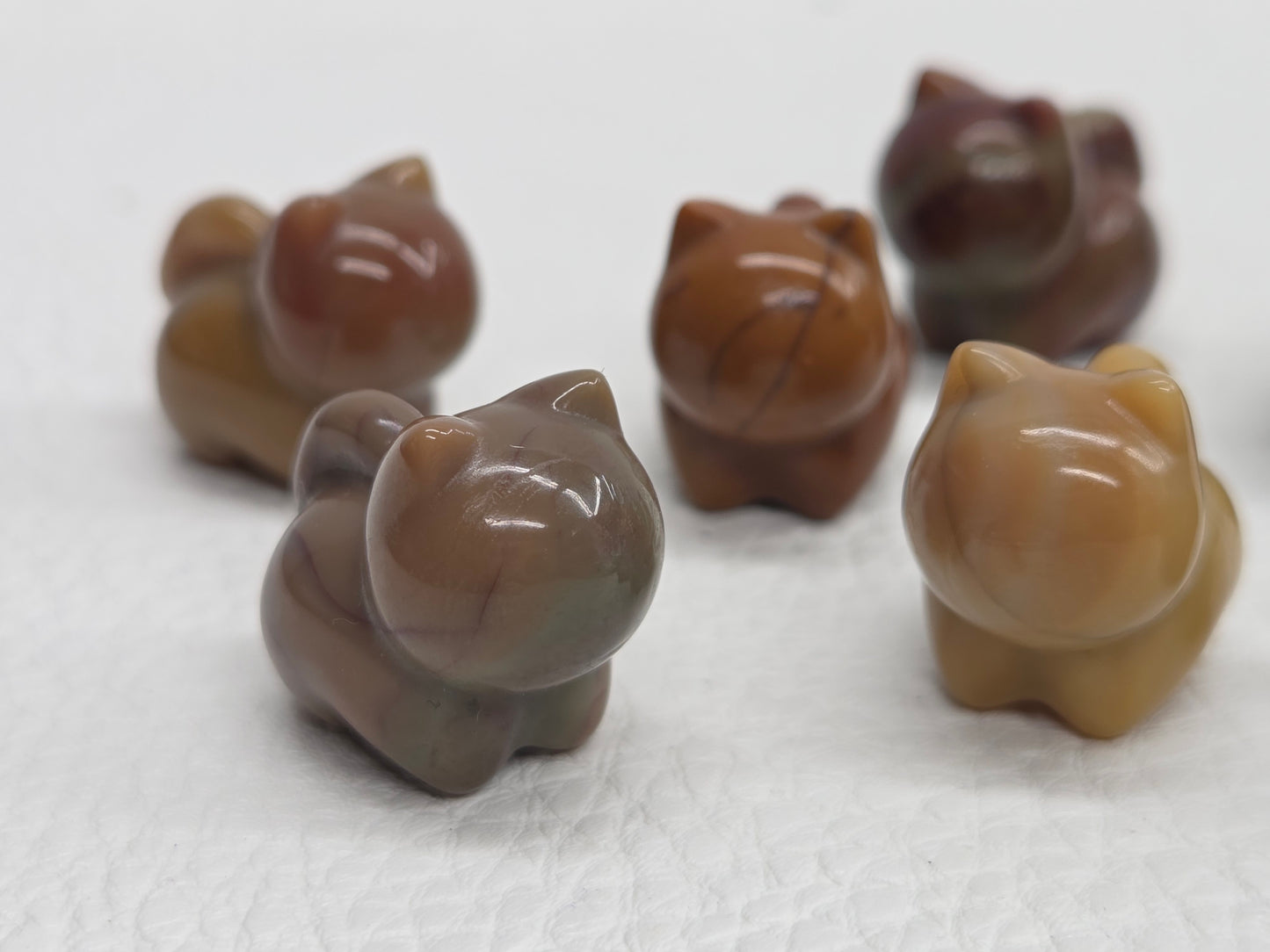 Alashan Agate mini carving - chunky walking kitty/cat