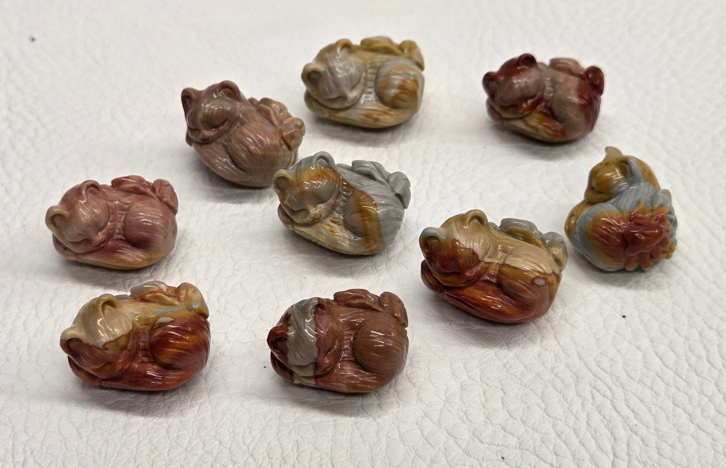 Alashan Agate mini carving - sleeping kitty/cat with rose