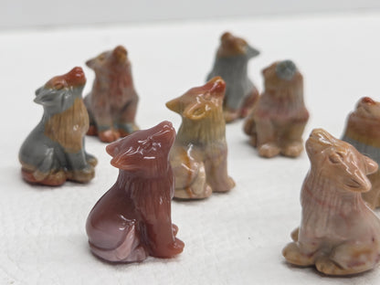 Alashan Agate mini carving - Wolf/wolves