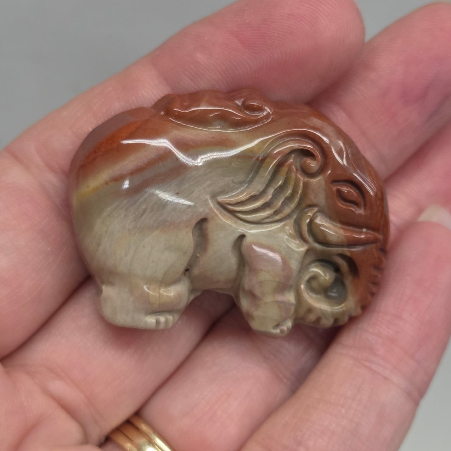 Alashan Agate mini carving - Elephant coin