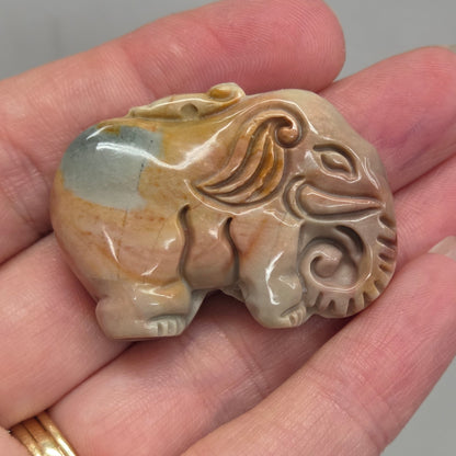 Alashan Agate mini carving - Elephant coin