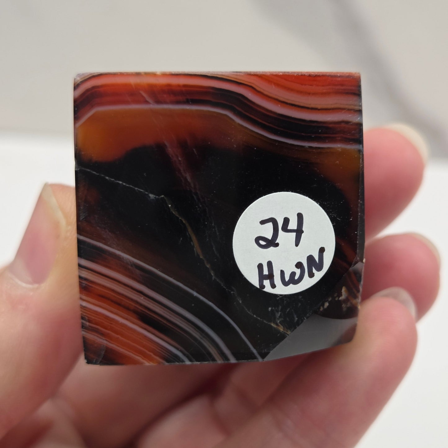 Floating cube - Sardonyx