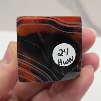 Floating cube - Sardonyx