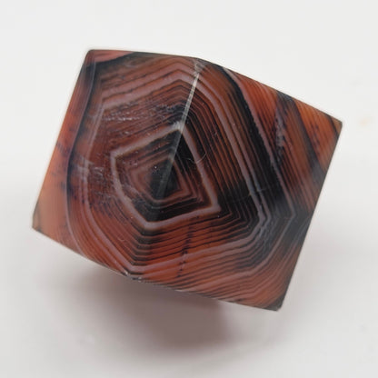 Floating cube - Sardonyx