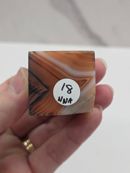 Floating cube - Sardonyx