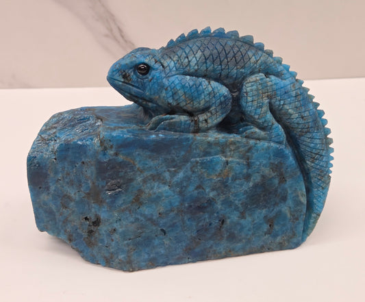 Lizard carving (L) - Blue Apatite