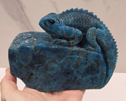Lizard carving (L) - Blue Apatite