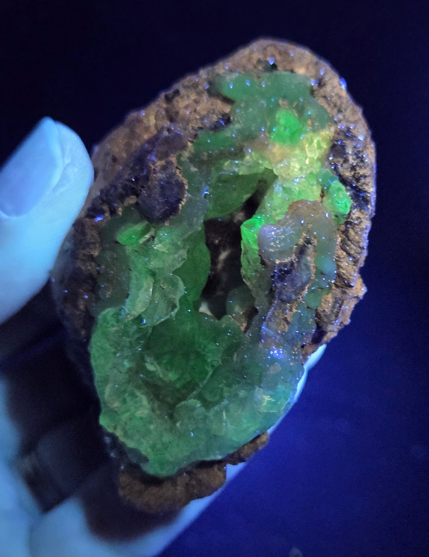 Hyalite Opal geode