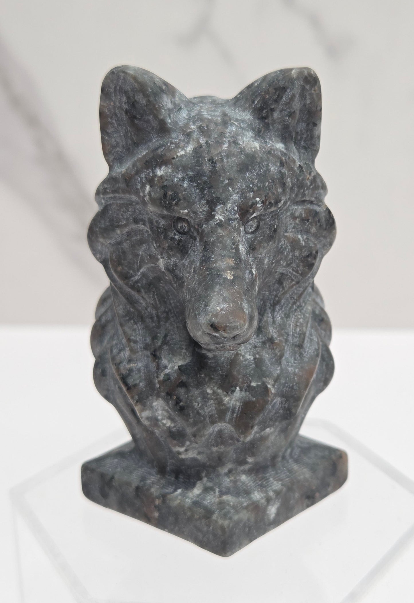 Wolf bust (medium)