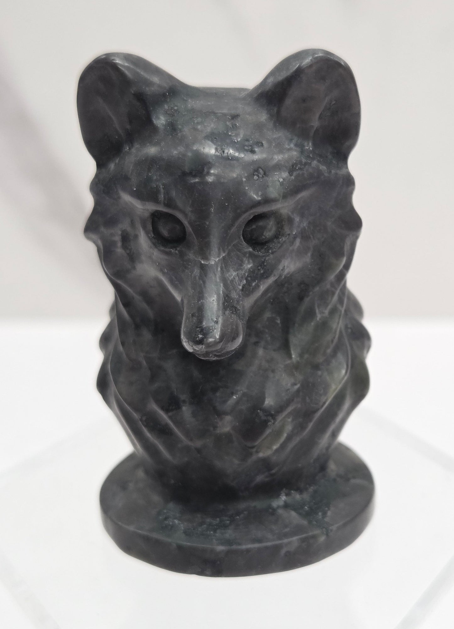 Wolf bust (medium)