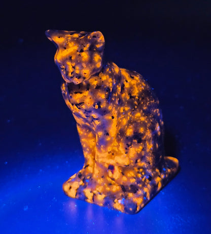 Cat/kitty carving - sitting proper (L)