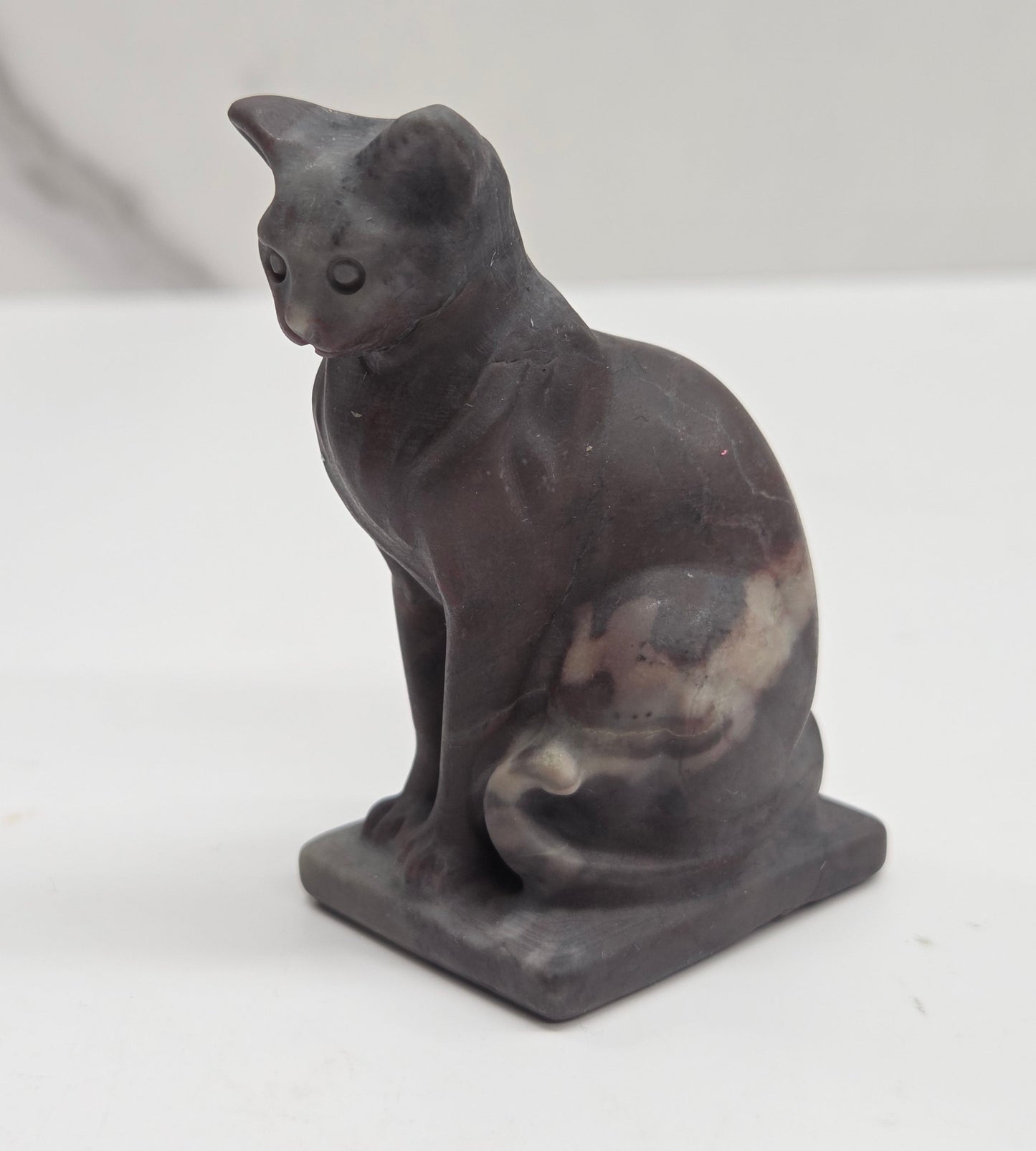 Cat/kitty carving - sitting proper (L)