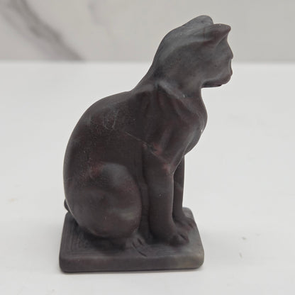 Cat/kitty carving - sitting proper (L)