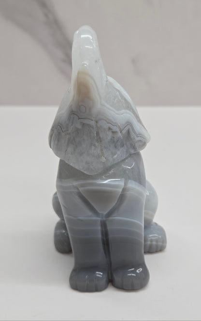 Wolf carving (L) - Agate