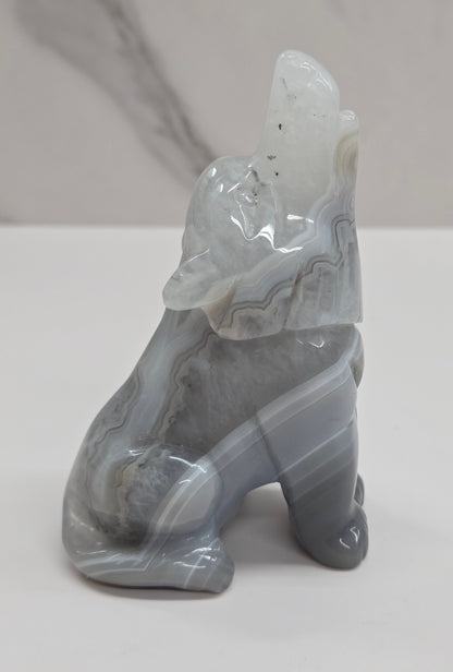 Wolf carving (L) - Agate