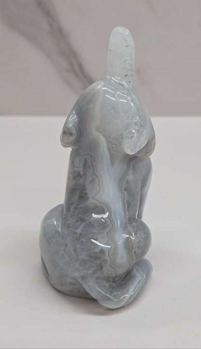 Wolf carving (L) - Agate