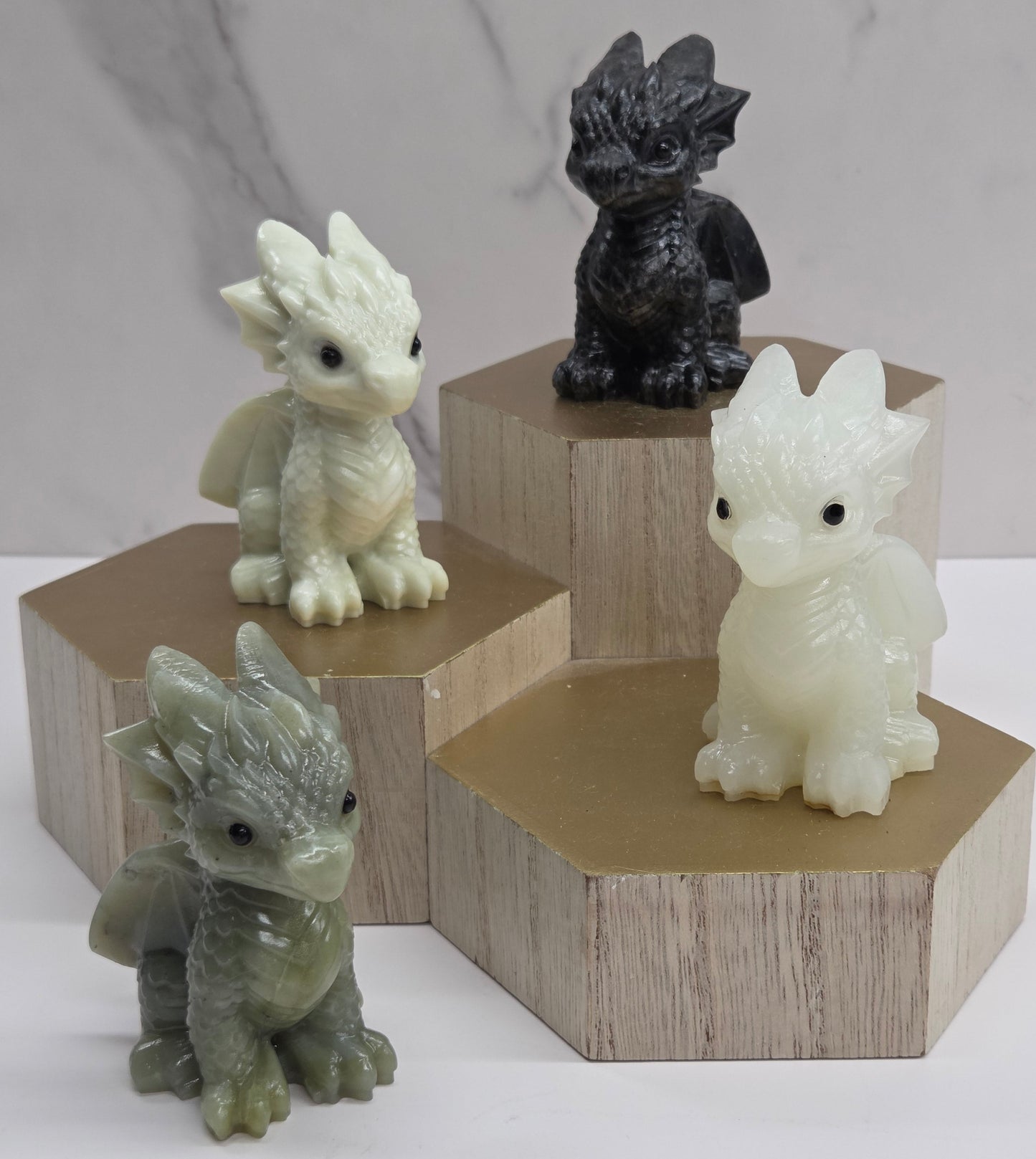 Cute dragon carving (M)