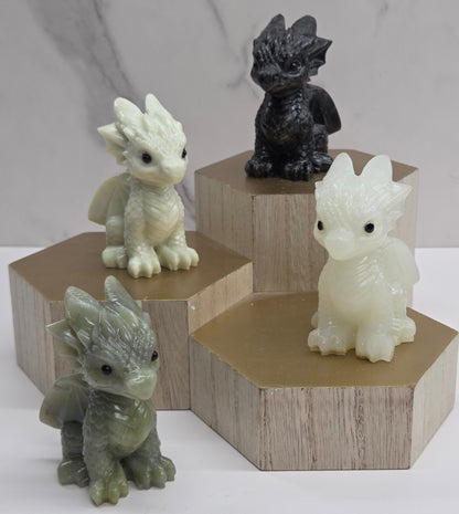 Cute dragon carving (M)