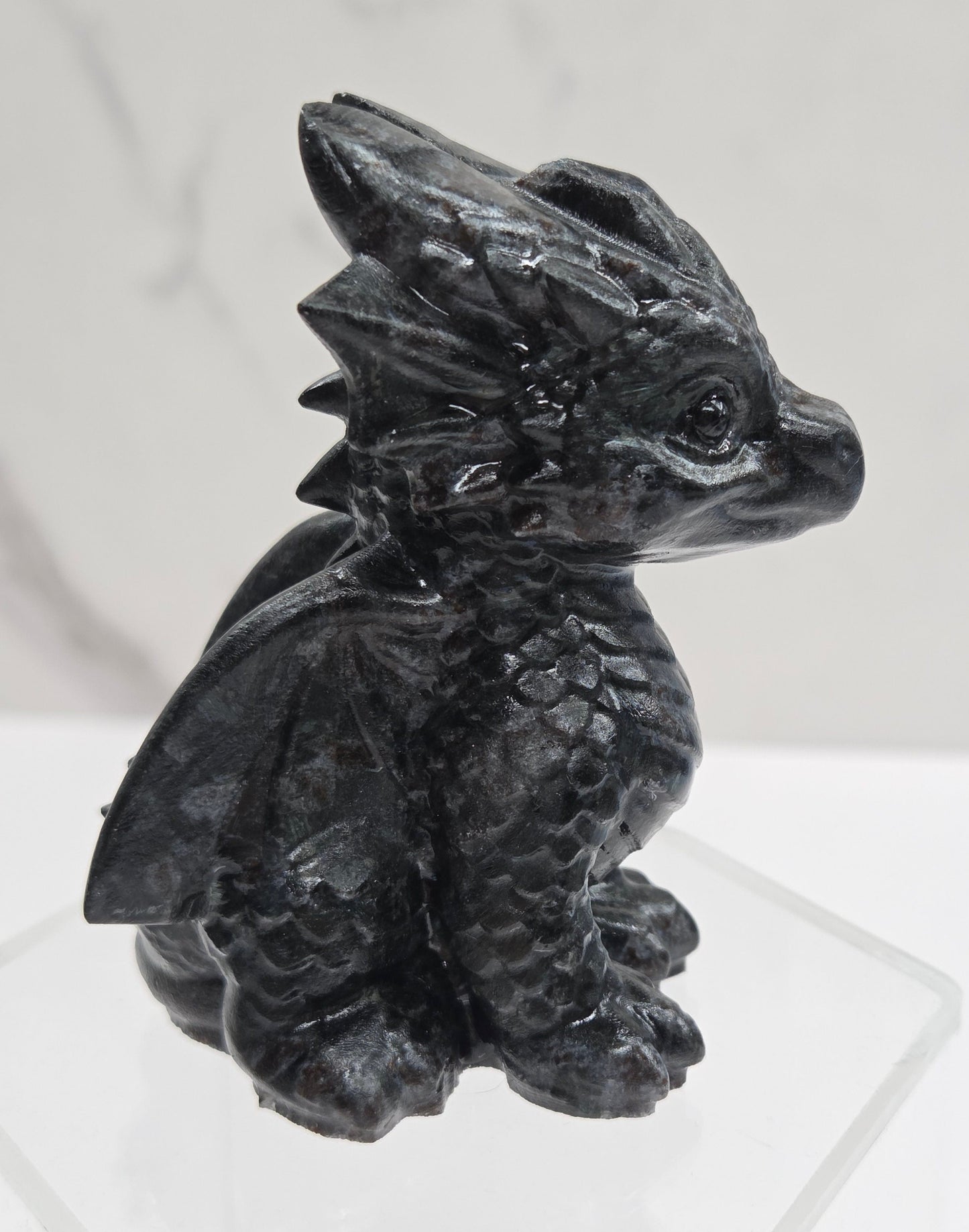 Cute dragon carving (M)