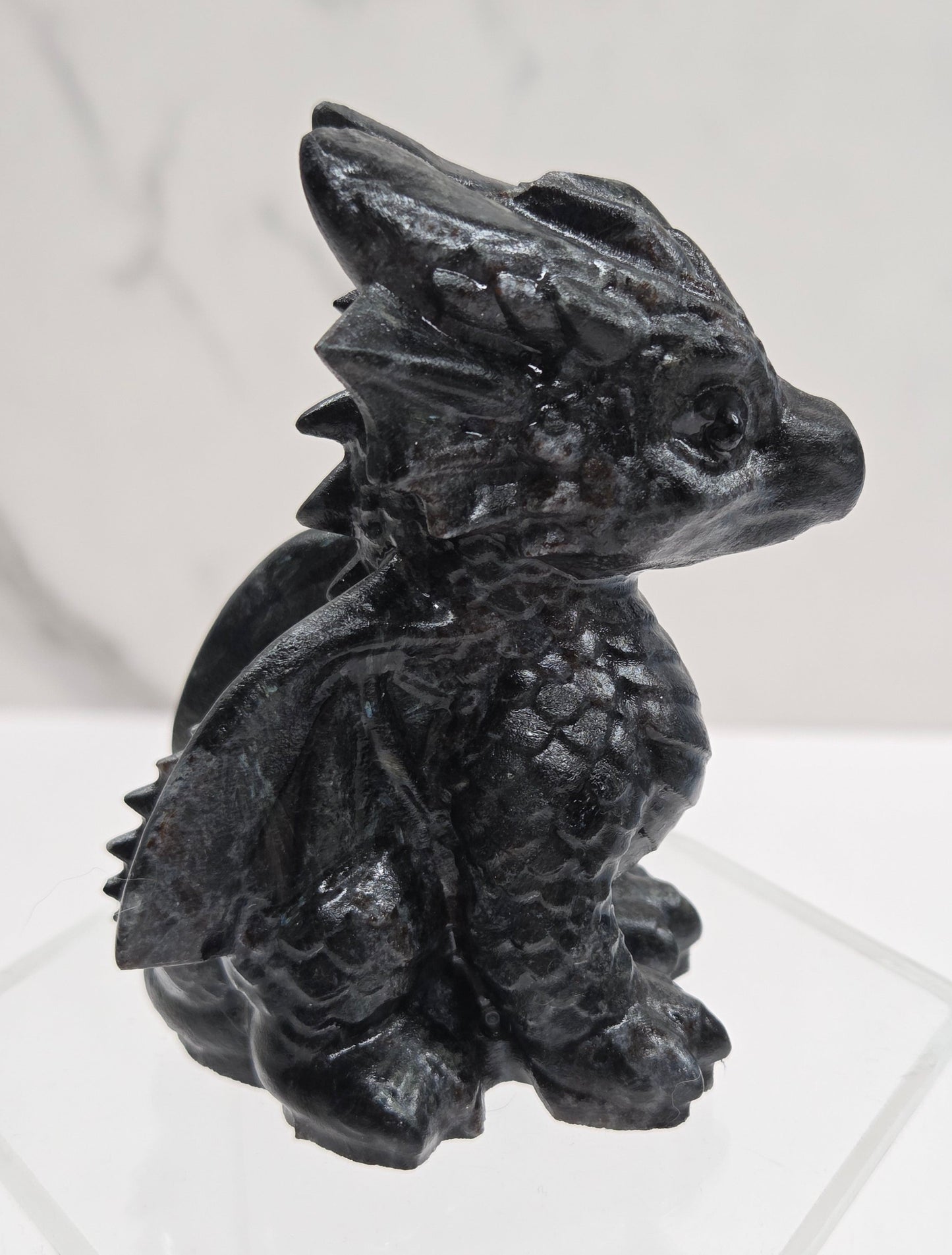 Cute dragon carving (M)