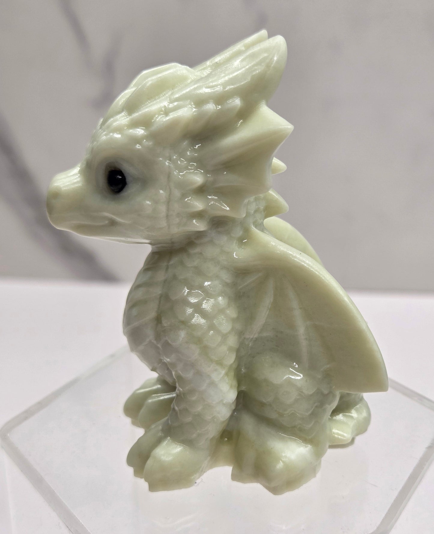 Cute dragon carving (M)
