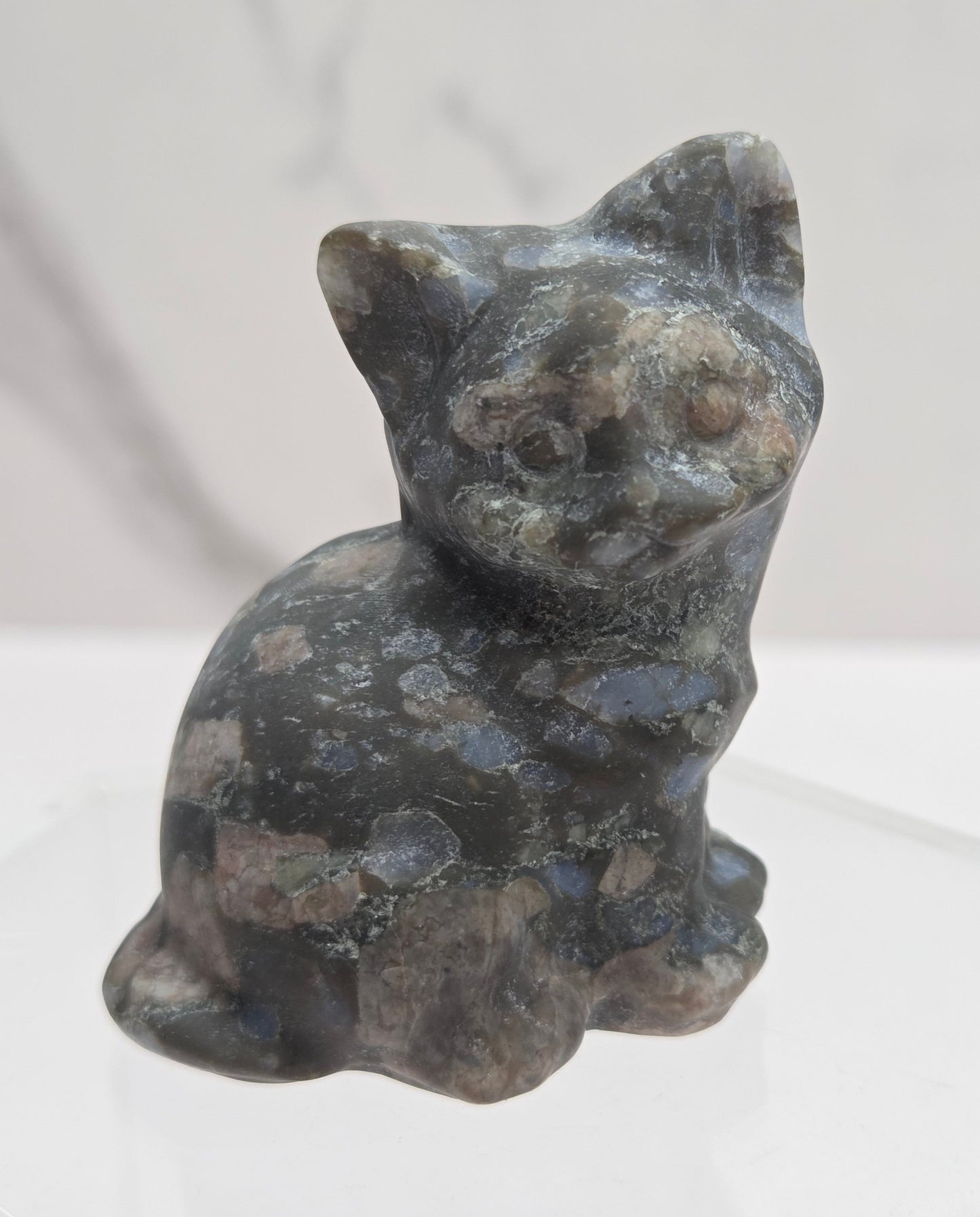 Cat/kitty carvings - side sitting (L)