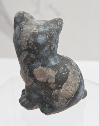 Cat/kitty carvings - side sitting (L)