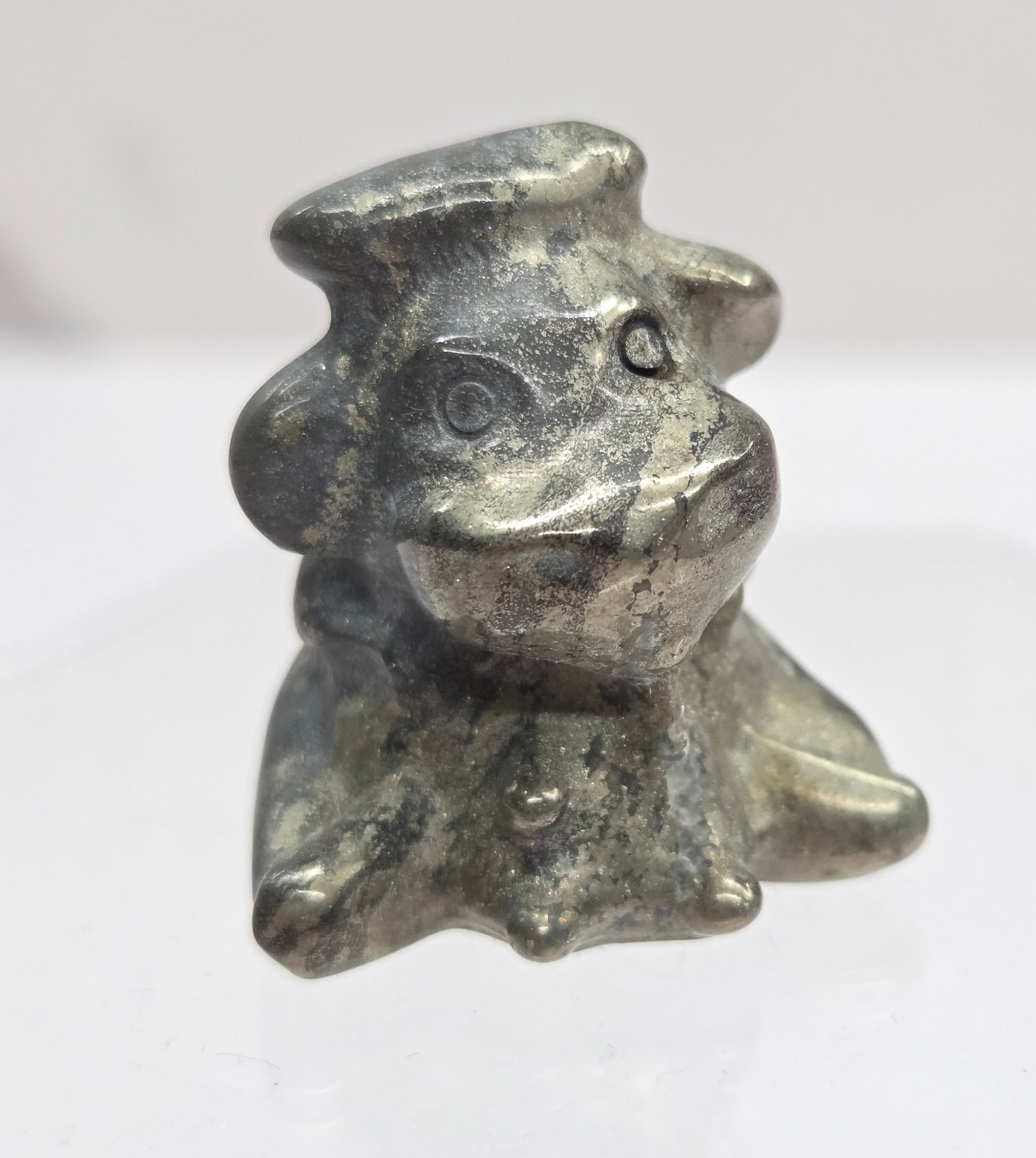 Small, self-milking cow sculptures made of Pyrite