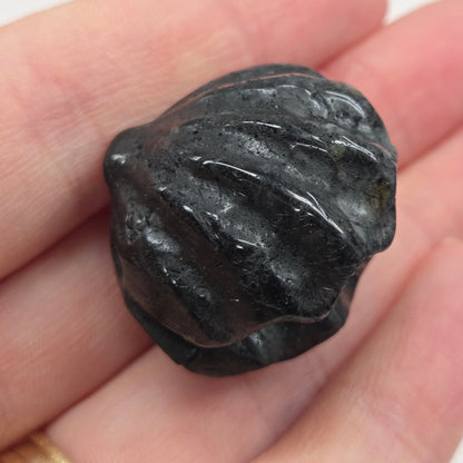 Black crystal clam carving