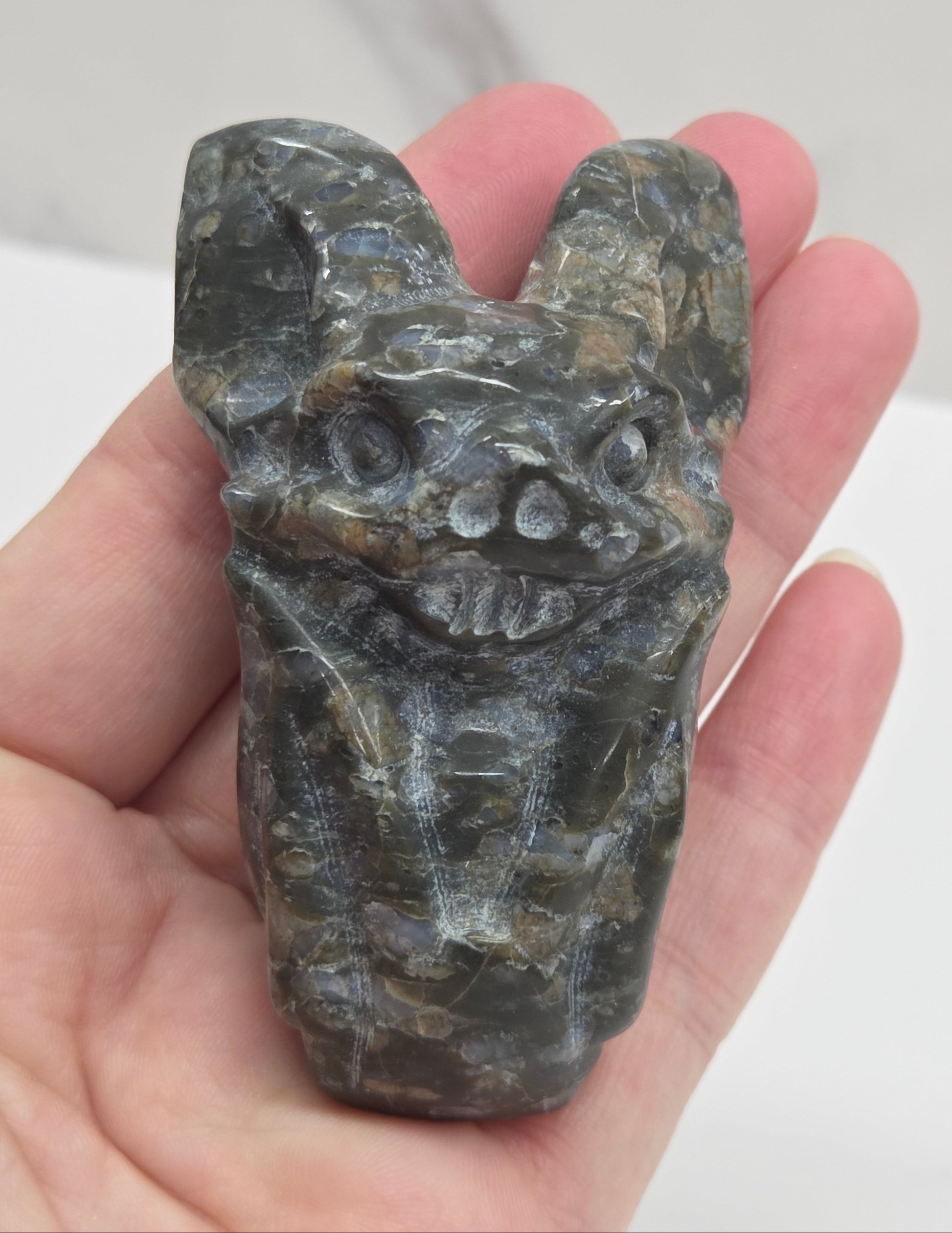 Que Sera bat carving with black and blue coloring