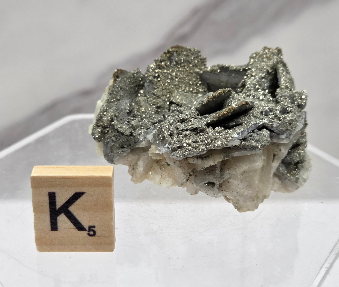 Decorative rock with a wooden block labeled 'K6' on a light gray background